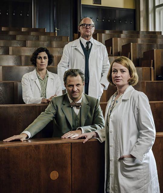 夏利特医院 第三季海报图片