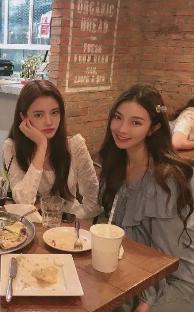 床边的异家人封面图