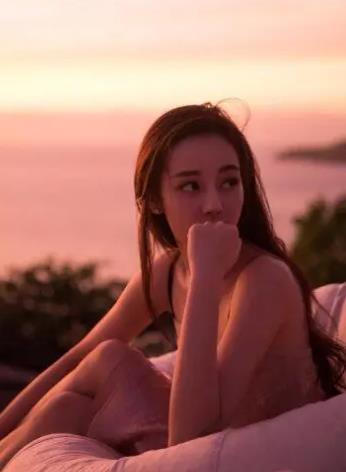 经常宽衣的漂亮姐姐封面图